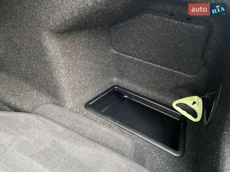 Седан BMW 3 Series 2023 в Дніпрі