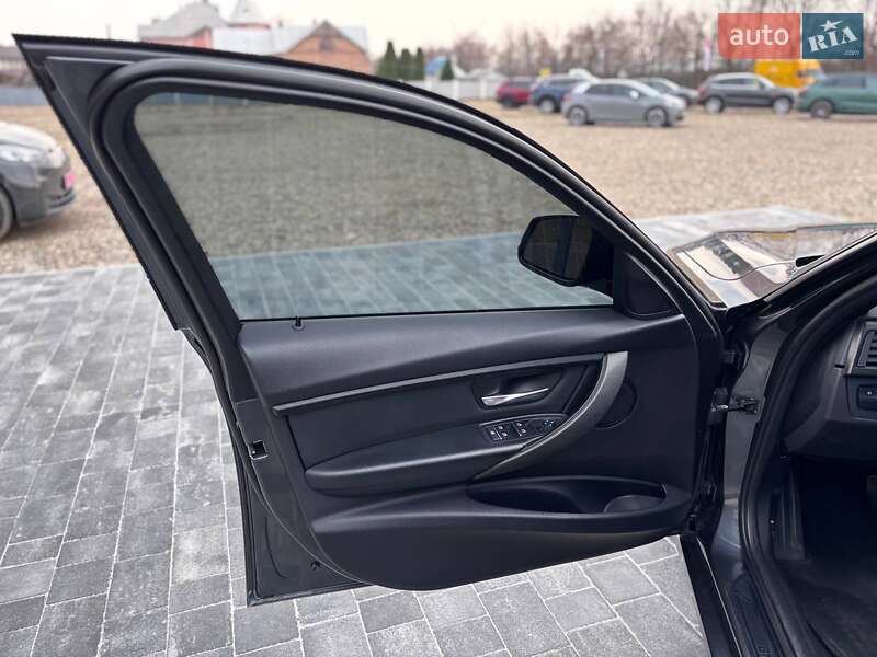 Седан BMW 3 Series 2016 в Коломые