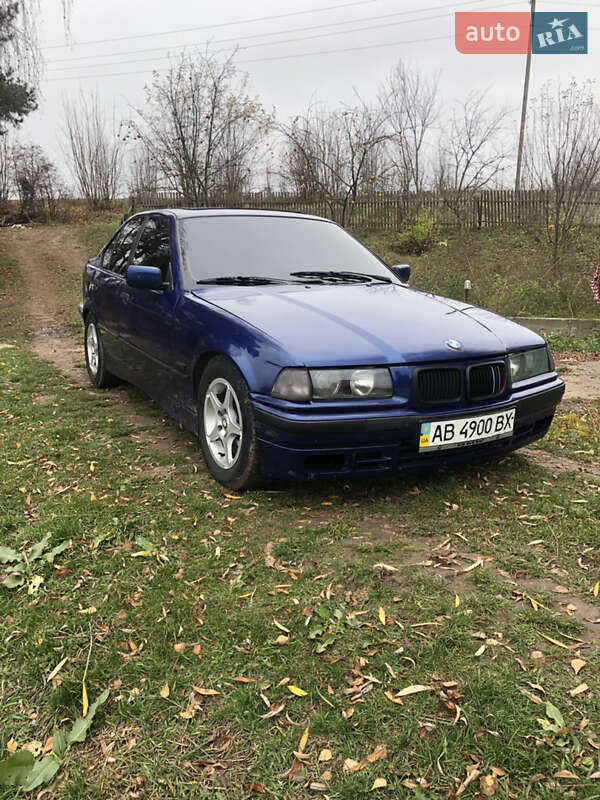 Седан BMW 3 Series 1992 в Виннице