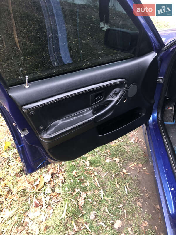 Седан BMW 3 Series 1992 в Виннице