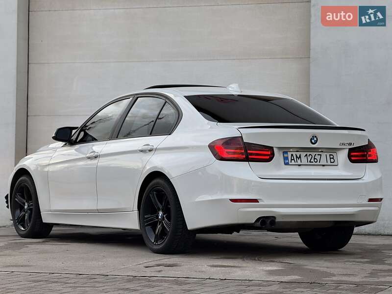 Седан BMW 3 Series 2012 в Сарнах