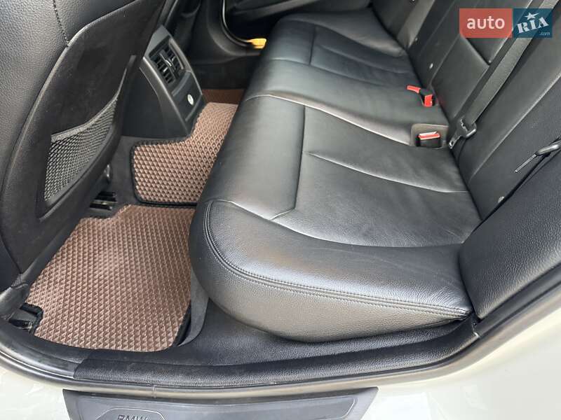 Седан BMW 3 Series 2012 в Сарнах