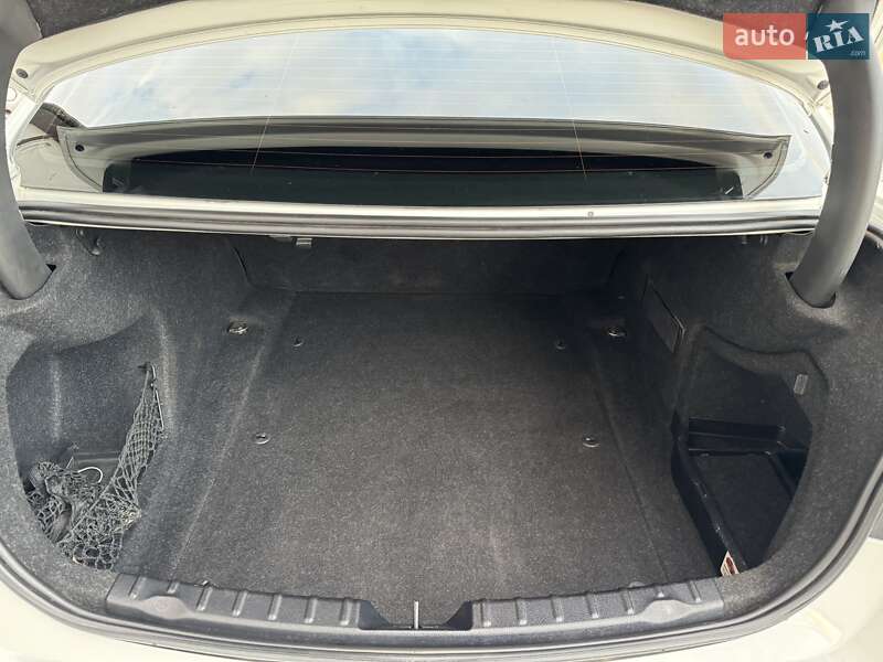 Седан BMW 3 Series 2012 в Сарнах