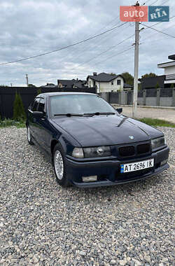 Седан BMW 3 Series 1993 в Хотині