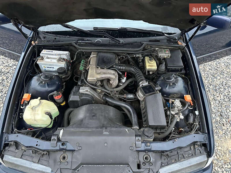 Седан BMW 3 Series 1993 в Хотине