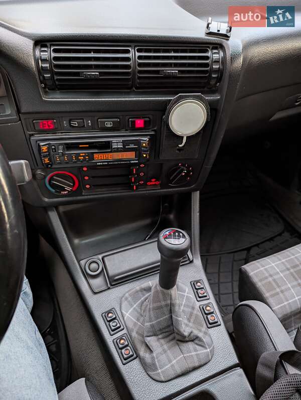 Седан BMW 3 Series 1987 в Киеве фото 12 Седан BMW 3 Series 1987 в Киеве
