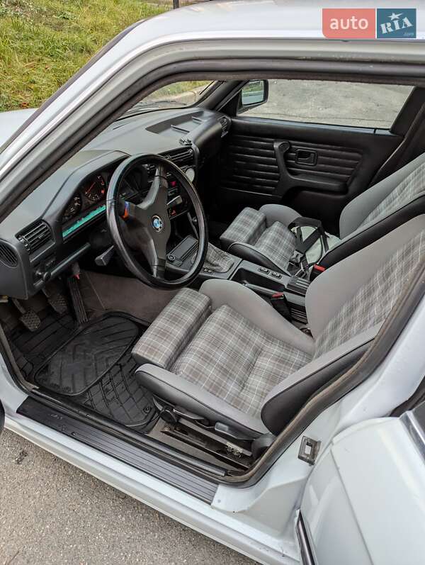Седан BMW 3 Series 1987 в Киеве фото 21 Седан BMW 3 Series 1987 в Киеве