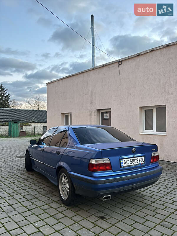 Седан BMW 3 Series 1993 в Локачах