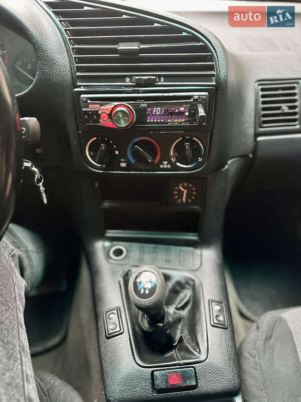 Седан BMW 3 Series 1993 в Чернівцях фото 23 Седан BMW 3 Series 1993 в Чернівцях