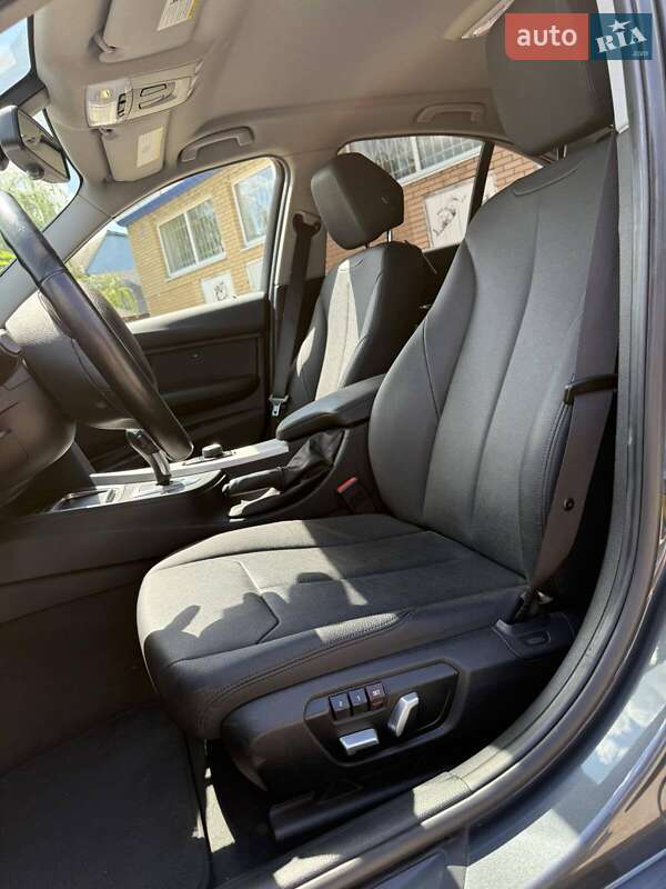 Седан BMW 3 Series 2017 в Черкасах