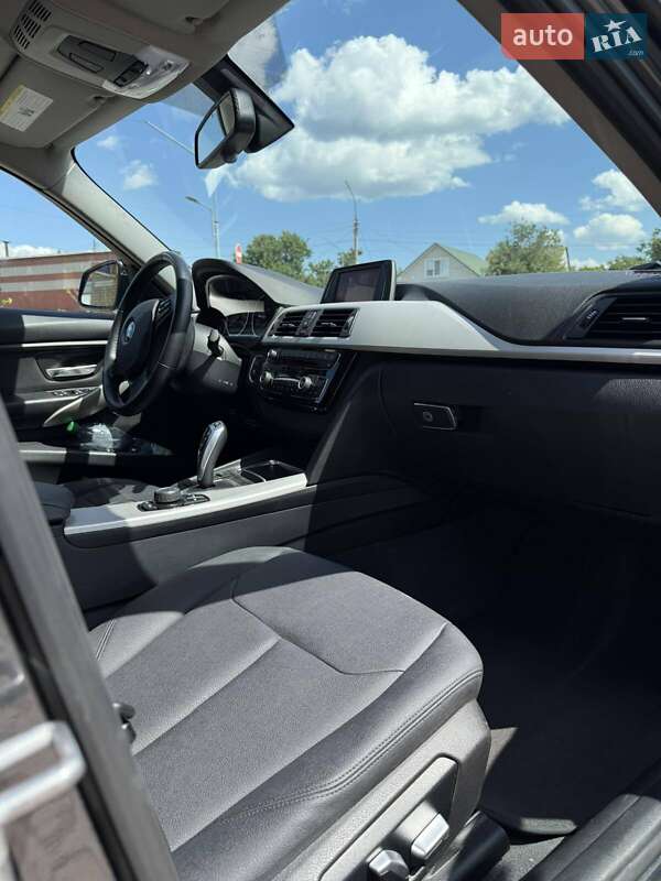 Седан BMW 3 Series 2017 в Черкасах