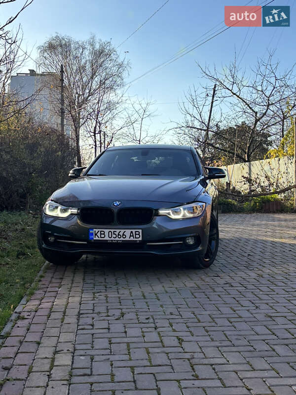 Седан BMW 3 Series 2017 в Виннице