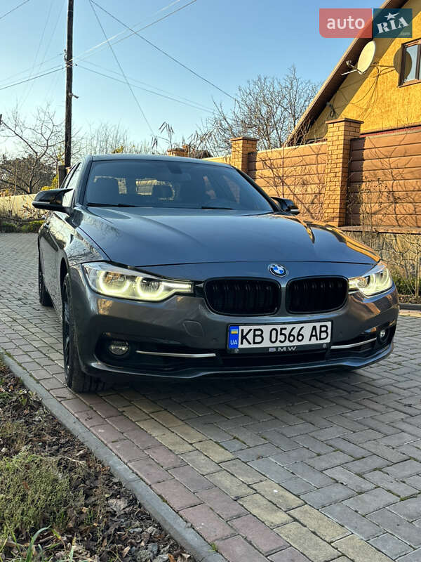 Седан BMW 3 Series 2017 в Виннице