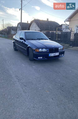 Седан BMW 3 Series 1994 в Галиче