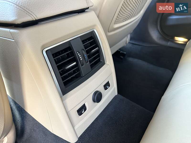 Седан BMW 3 Series 2017 в Киеве