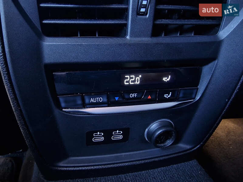 Седан BMW 3 Series 2020 в Львове