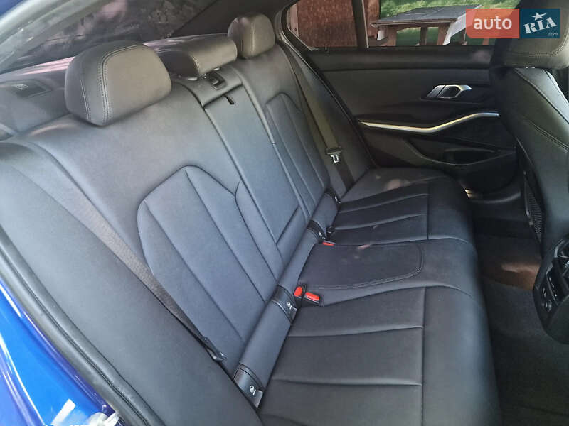 Седан BMW 3 Series 2020 в Львове