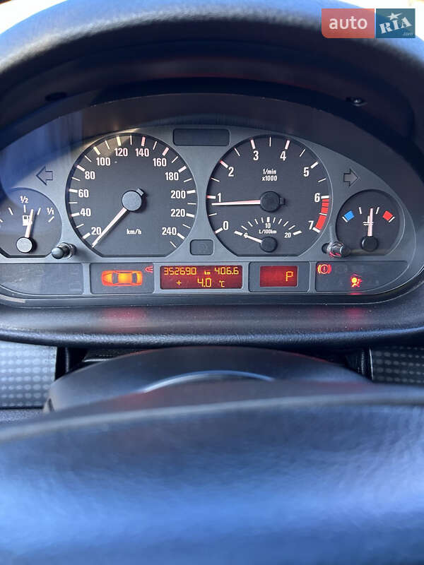 Седан BMW 3 Series 2002 в Києві