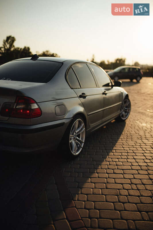 Седан BMW 3 Series 2004 в Харькове