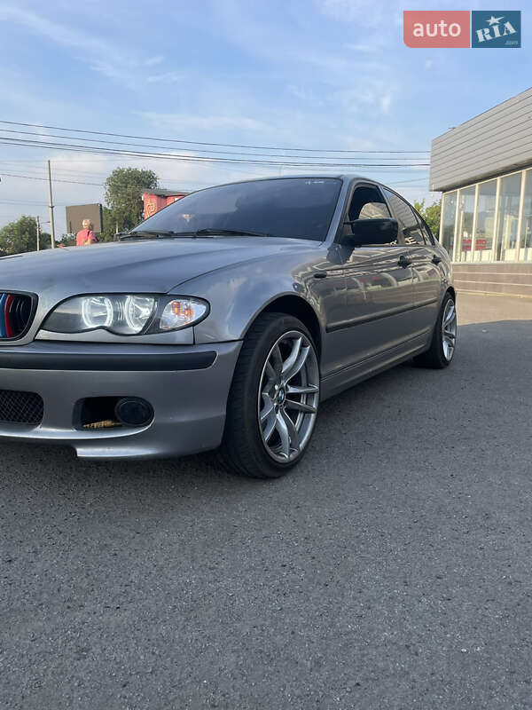 Седан BMW 3 Series 2004 в Харькове