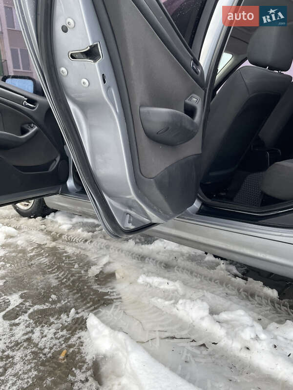 Седан BMW 3 Series 2004 в Львове