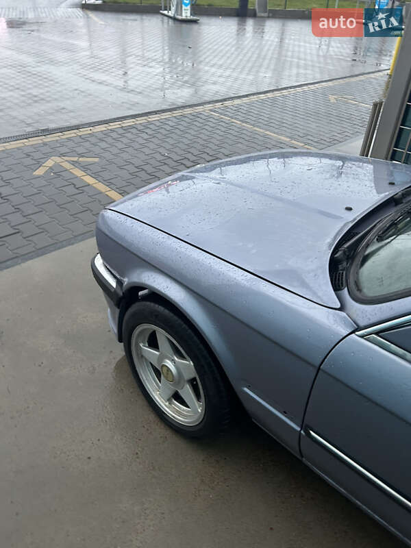 Седан BMW 3 Series 1987 в Киеве