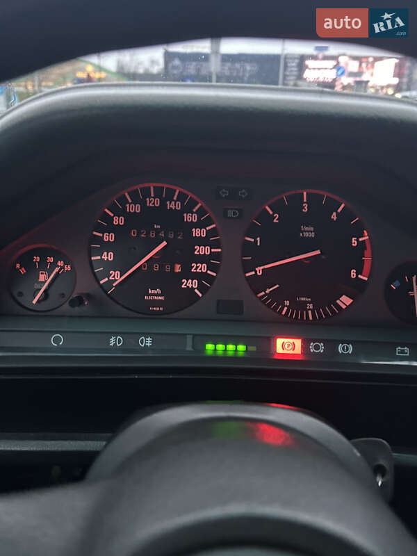 Седан BMW 3 Series 1987 в Киеве