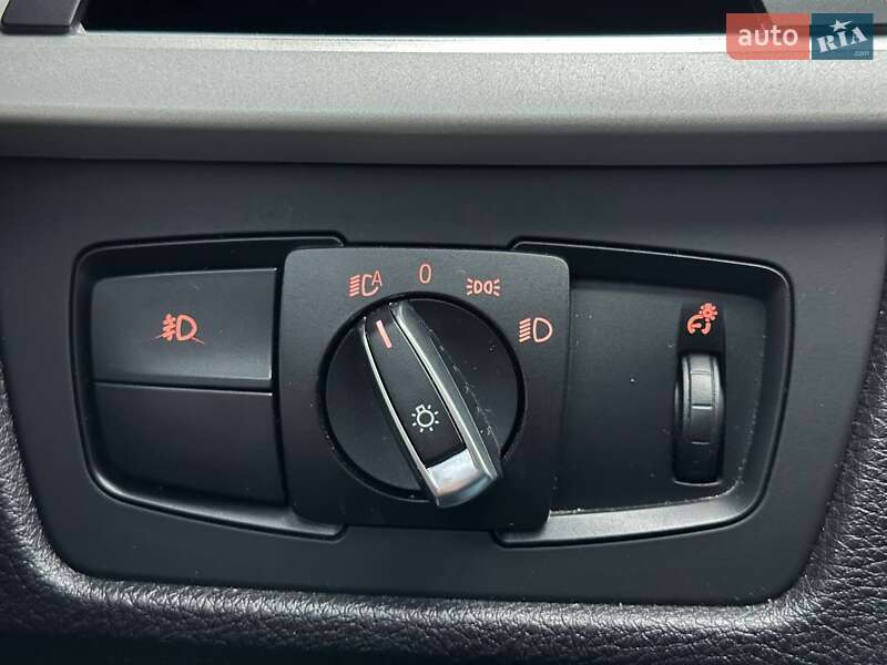 Седан BMW 3 Series 2016 в Киеве