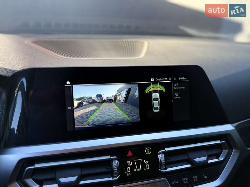 Седан BMW 3 Series 2021 в Львове