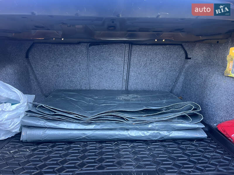 Седан BMW 3 Series 2003 в Волочиске