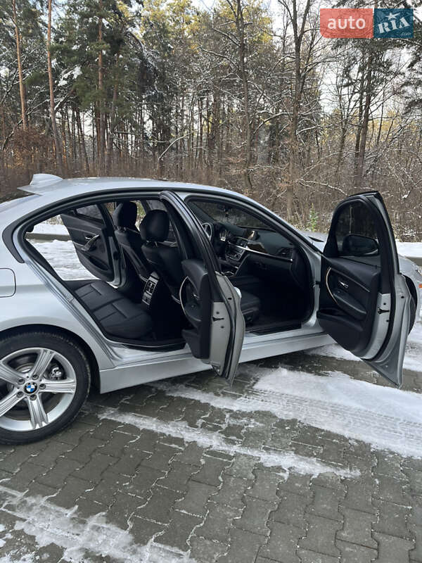 Седан BMW 3 Series 2013 в Новояворівську