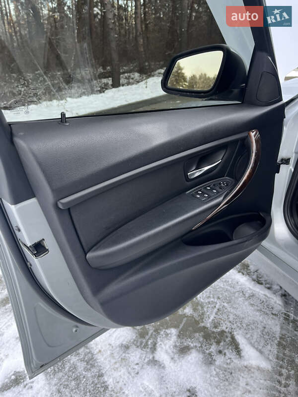 Седан BMW 3 Series 2013 в Новояворівську