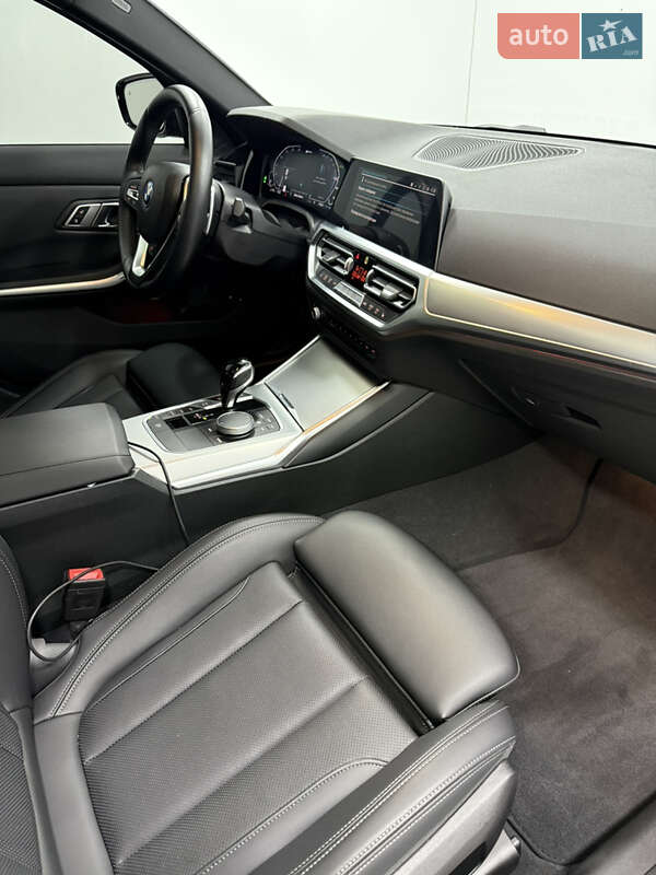 Седан BMW 3 Series 2022 в Одессе
