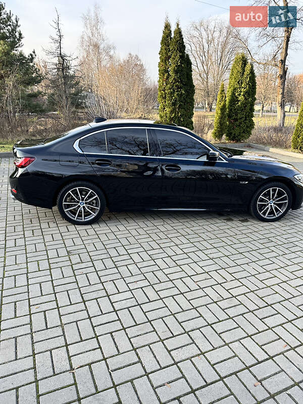 Седан BMW 3 Series 2022 в Києві