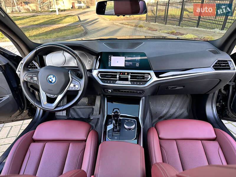 Седан BMW 3 Series 2022 в Києві