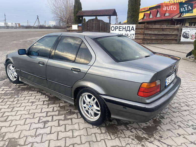 Седан BMW 3 Series 1993 в Хотине