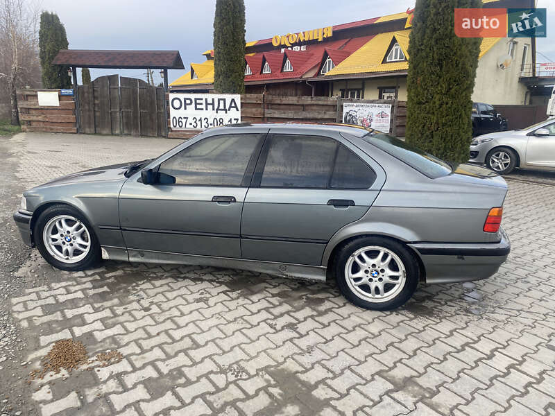 Седан BMW 3 Series 1993 в Хотине