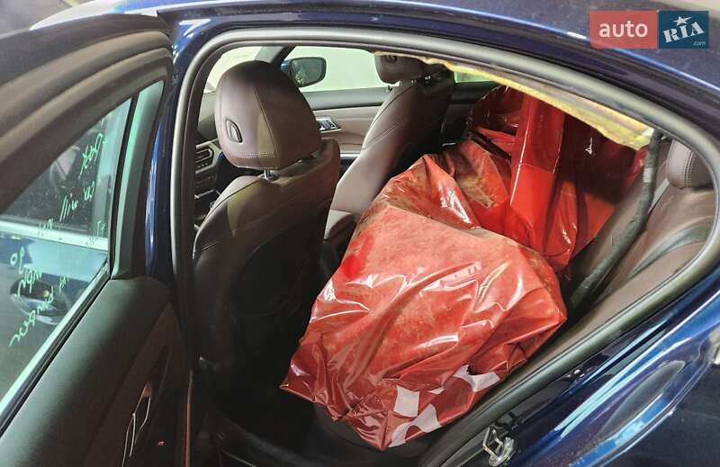 Седан BMW 3 Series 2019 в Киеве