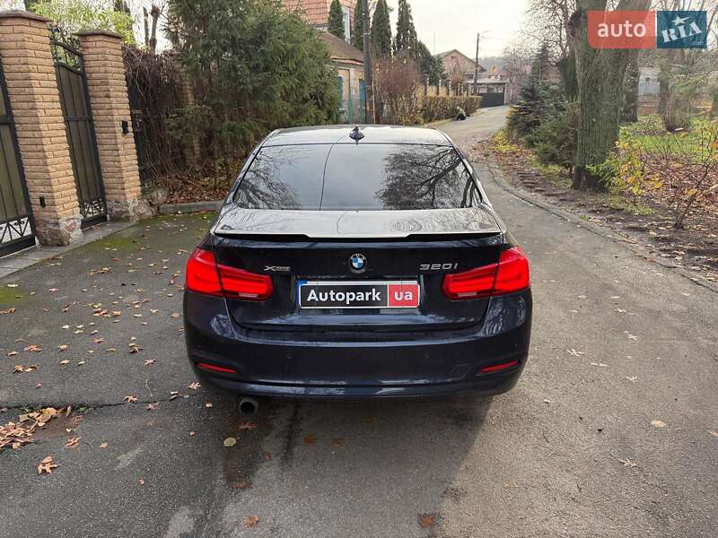 Седан BMW 3 Series 2016 в Киеве