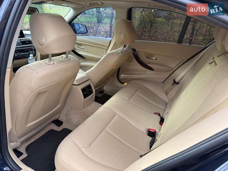 Седан BMW 3 Series 2016 в Киеве