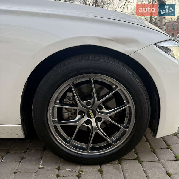 Седан BMW 3 Series 2012 в Чернівцях
