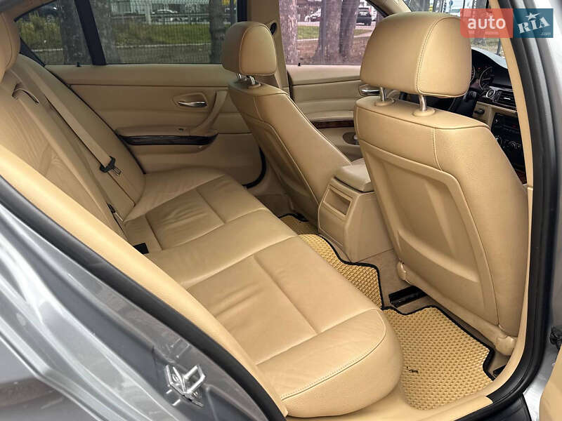 Седан BMW 3 Series 2010 в Стрые
