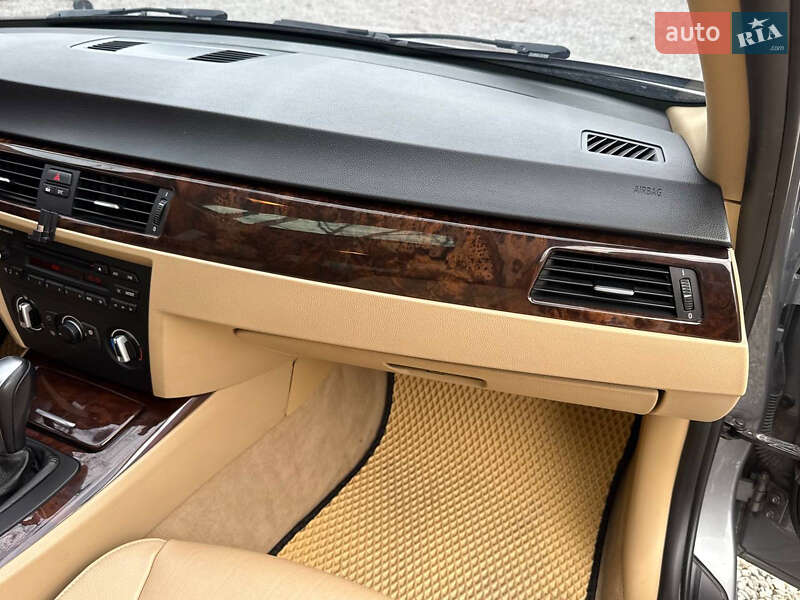 Седан BMW 3 Series 2010 в Стрые