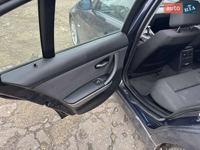 Седан BMW 3 Series 2006 в Волочиске