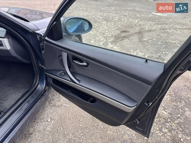 Седан BMW 3 Series 2006 в Волочиске