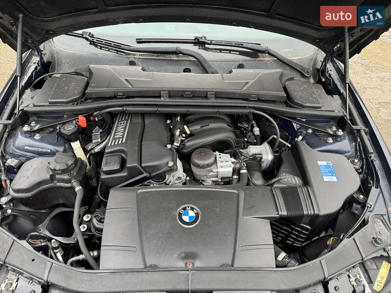 Седан BMW 3 Series 2006 в Волочиске