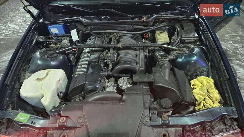 Седан BMW 3 Series 1993 в Львове