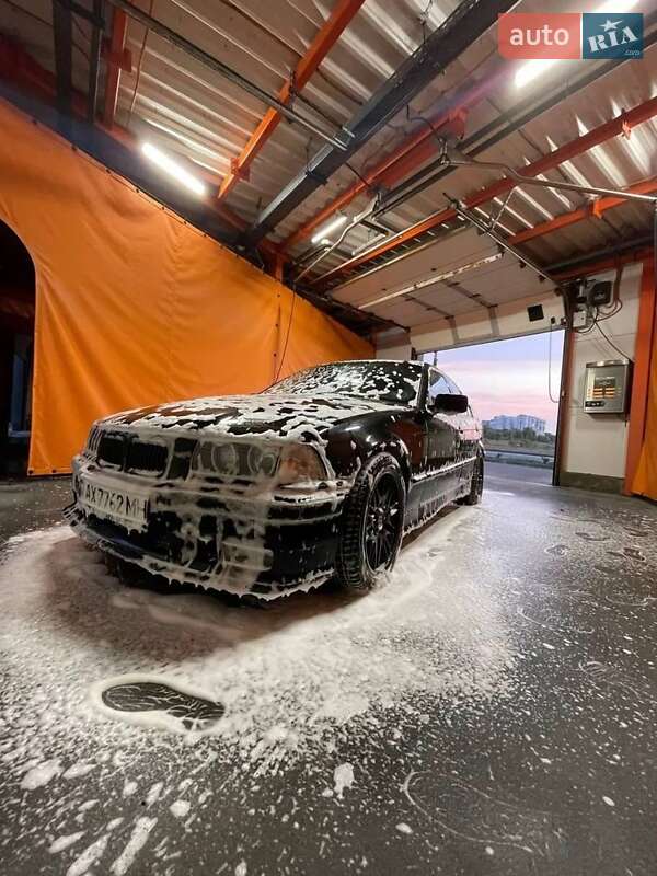 Седан BMW 3 Series 1991 в Харькове