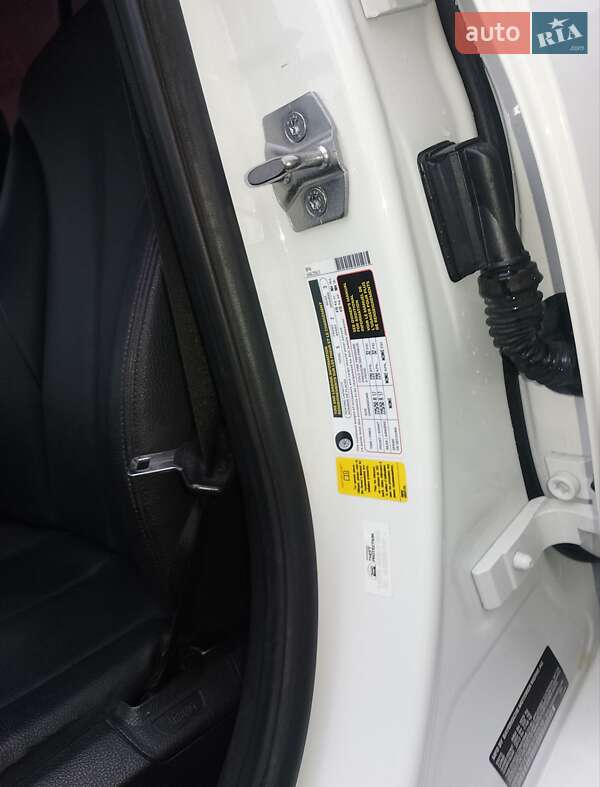 Седан BMW 3 Series 2015 в Киеве