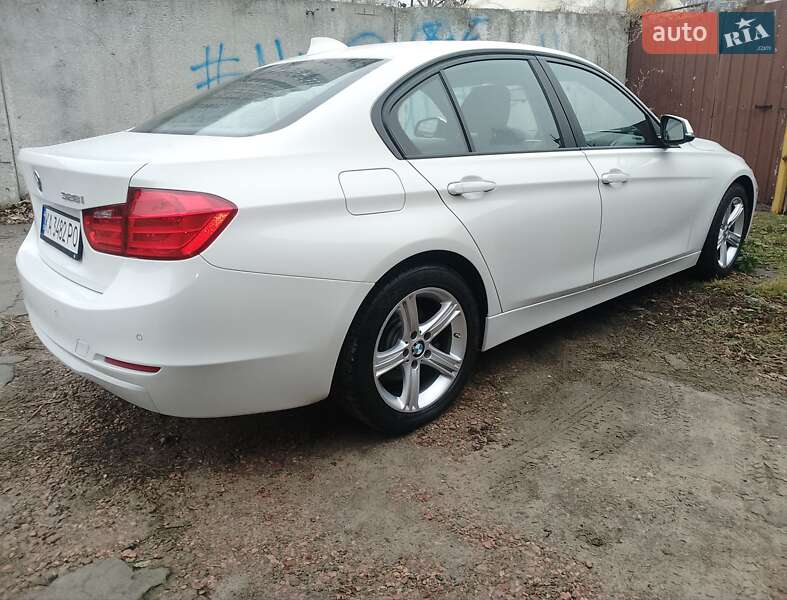 Седан BMW 3 Series 2015 в Киеве